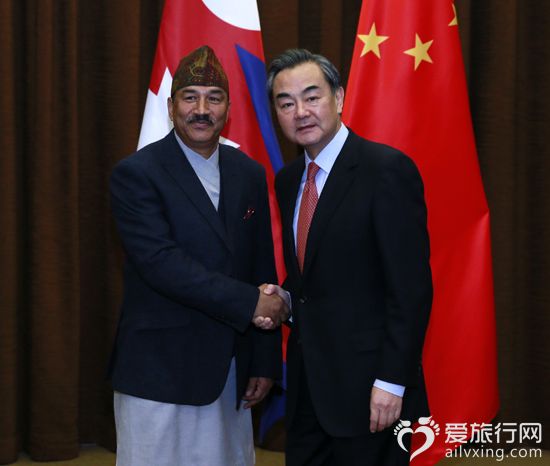 王毅与尼泊尔副总理兼外长塔帕会谈